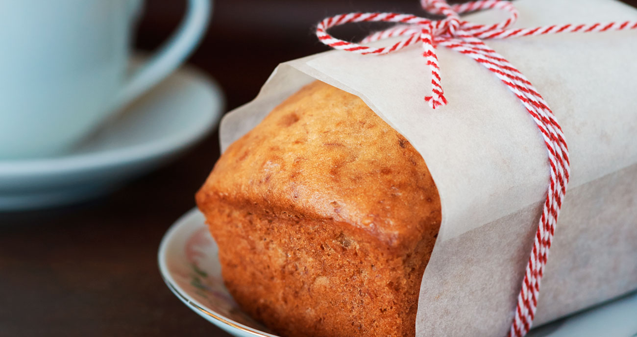https://www.waringcommercialproducts.com/files/recipes/banana_bread_with_cup_of_tea_ff_ss322846892_0917.jpg